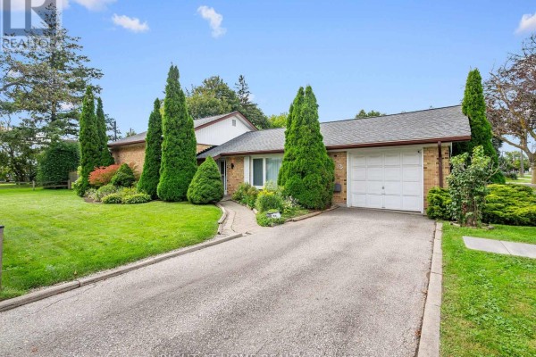 2 Leavenworth Crescent, Toronto