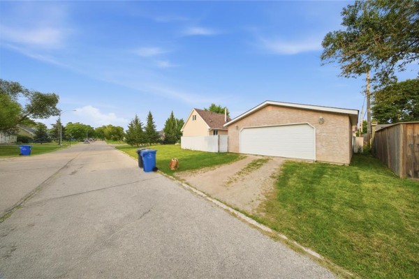 3pc Bathroom - 2 Leicester Square, Winnipeg, MB R3J1B7 Photo 3
