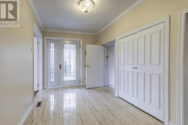 Dining room - 2 Leita Court, Toronto, ON M9A4W2 Photo 3