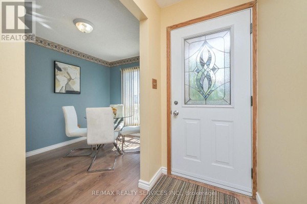 Family room - 2 Lindridge Avenue, Brampton, ON L6S3W9 Photo 3
