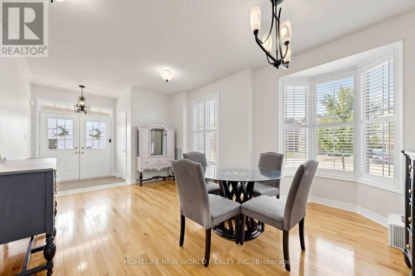 Kitchen - 2 Lucida Court, Whitchurch Stouffville, ON L4A1S1 Photo 3