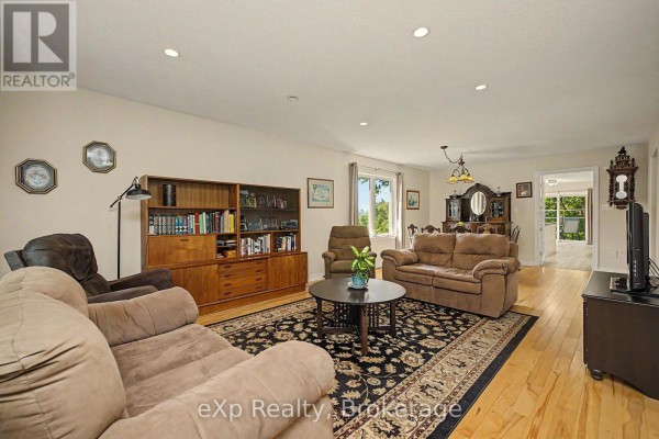 2 Mann Avenue N, Parry Sound, ON P2A2H3 Photo 4