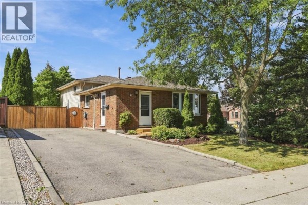Recreation room - 2 Marston Street, Stoney Creek, ON L8J1G6 Photo 3