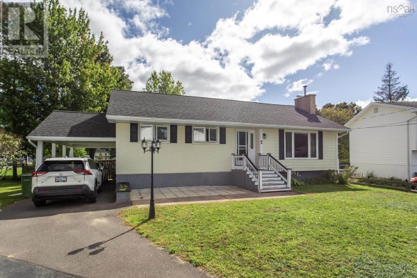 Living room - 2 Mckenzie Drive, Middleton, NS B0S1P0 Photo 2