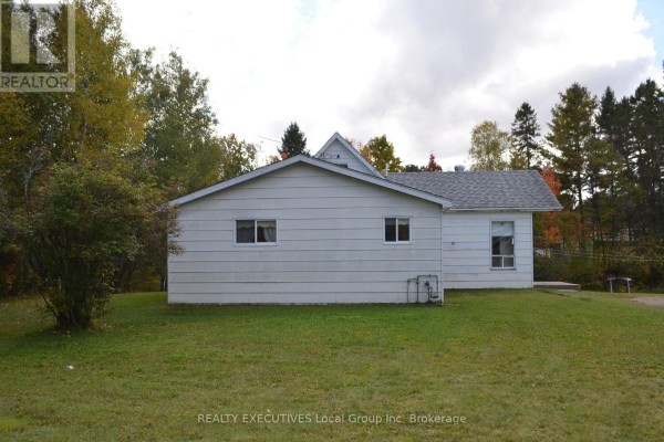 Living room - 2 Mill Street, Sundridge, ON P0A1Z0 Photo 2