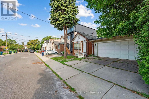 2 Mulberry Crescent, Toronto, ON M6C1N5 Photo 2