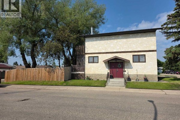 2 Nichols Crescent, Red Deer, AB, photo 2