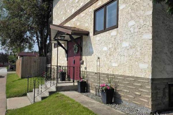 2 Nichols Crescent, Red Deer, AB, photo 3