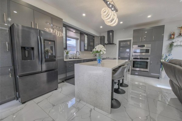 2 Oakview Street, Brandon, MB, photo 2