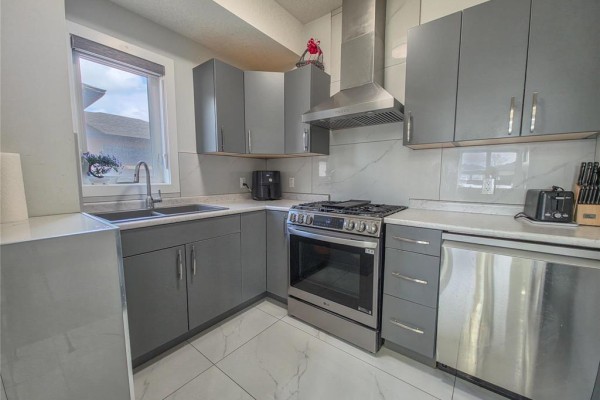 2 Oakview Street, Brandon, MB, photo 3