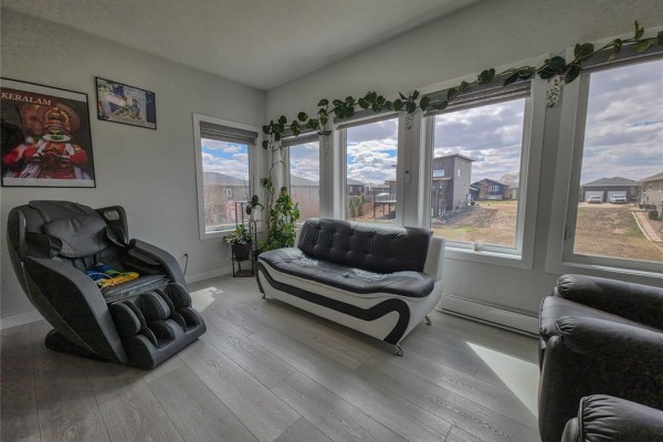 2 Oakview Street, Brandon, MB R7C0C6 Photo 4