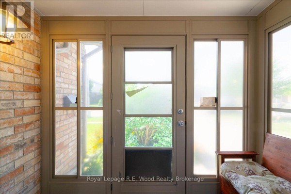 Sunroom - 2 Oriole Crescent, Woodstock, ON N4T1T1 Photo 4