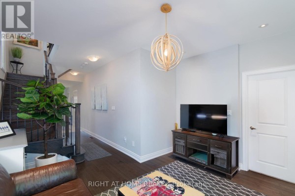 Great room - 2 Queen Mary Court, Vaughan, ON L4L0H9 Photo 5