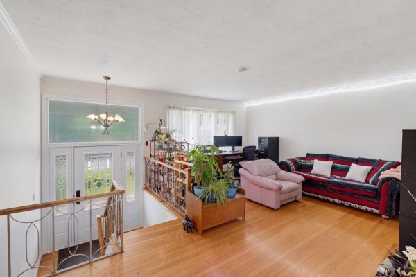 Living room with hardwood floors, a sofa, an armchair, a desk, and plants. - 2 Rue De Foix, Gatineau