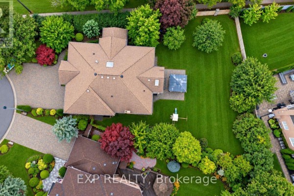 2 Shallmar Gardens, Richmond Hill, ON, photo 3