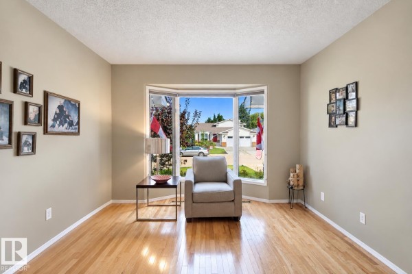 Family room - 2 Stoneshire Cl, Spruce Grove, AB T7X3E1 Photo 4