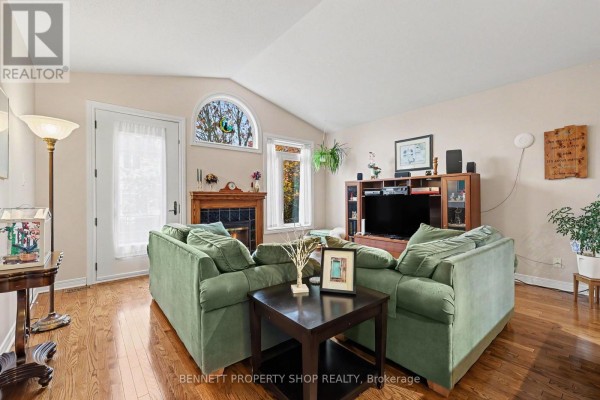 Dining room - 2 Thunderbird Crescent, Ottawa, ON K2M2H4 Photo 5