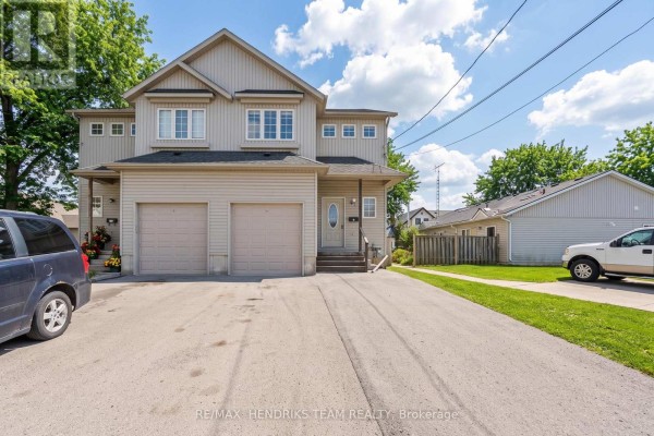 Kitchen - 2 Townline Road E, Thorold, ON L2V2C3 Photo 2