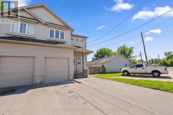 Primary Bedroom - 2 Townline Road E, Thorold, ON L2V2C3 Photo 3