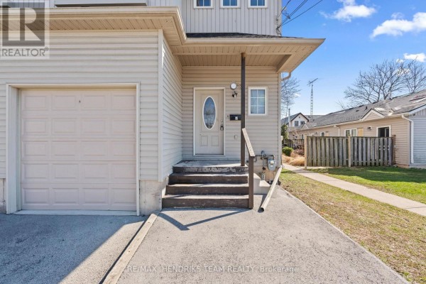 Bedroom - 2 Townline Road E, Thorold, ON L2V2C3 Photo 4