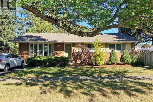 Residential for sale at 2 Treeview Place, St  Catharines, ON - MLS® glqrN4