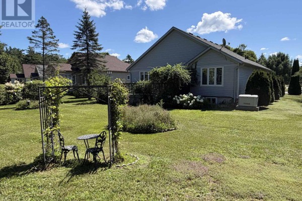 2 Twigs End, Gravenhurst)