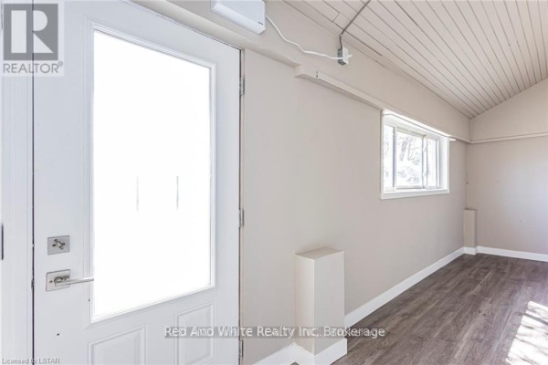 Kitchen - 2 Upper - 279 William Street, London East, ON N6B3C2 Photo 3