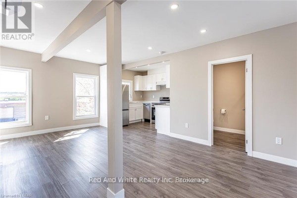 Living room - 2 Upper - 279 William Street, London East, ON N6B3C2 Photo 4