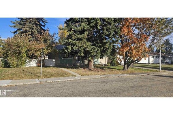 Kitchen - 2 Wren Cr, Sherwood Park, AB T8A0G5 Photo 3