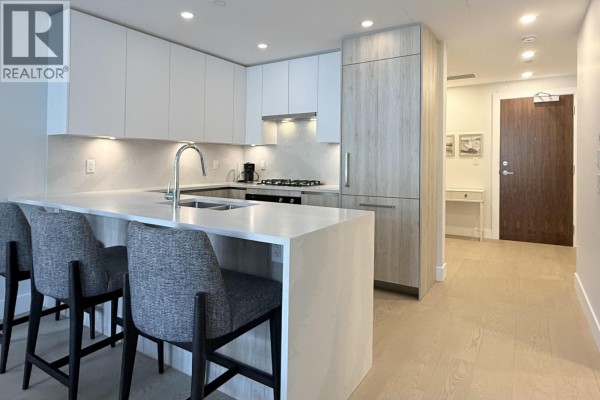 2-bdrm 423 6th Street, West Vancouver, BC V7T0A1 Photo 2
