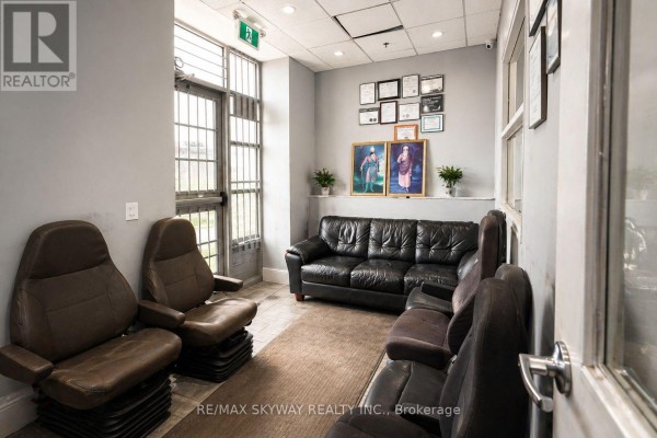 20 - 2070 Steeles Avenue E, Brampton, ON L6T1A7 Photo 4