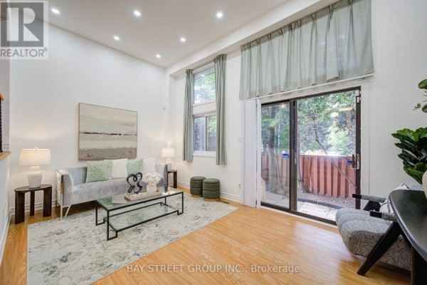 20 - 33 Dundalk Drive, Toronto, ON M1P4X6 Photo 5