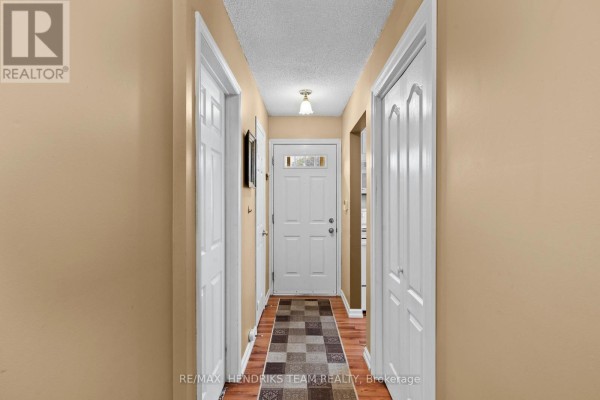 20 - 64 Forster Street, St  Catharines, ON, photo 2