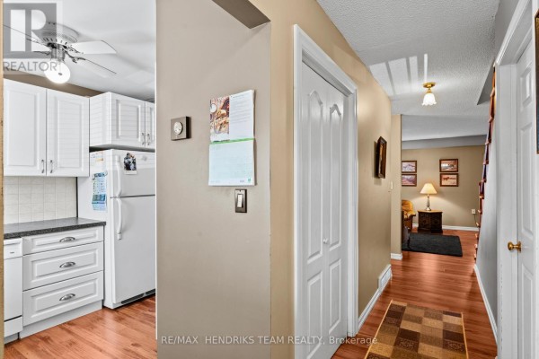 20 - 64 Forster Street, St  Catharines, ON, photo 3