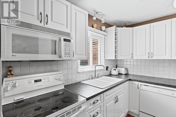 Primary Bedroom - 20 - 64 Forster Street, St  Catharines, ON L2N6T5 Photo 4
