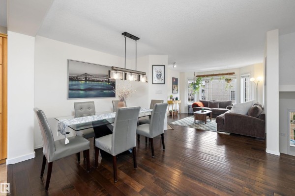 Kitchen - #20 1295 Carter Crest Rd Nw, Edmonton, AB T6R2N6 Photo 3