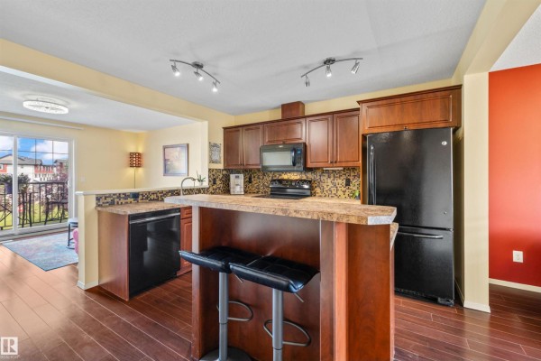Kitchen - #20 3751 12 St Nw, Edmonton, AB T6T0N3 Photo 3