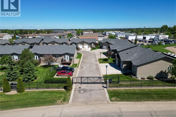 Living room - 20 550 Southwood Drive, Prince Albert, SK S6V1G4 Photo 3