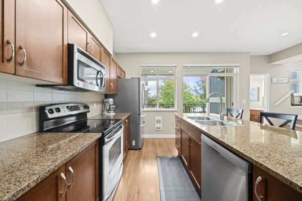 20 6036 164 Street, Surrey, BC V3S3Y5 Photo 3