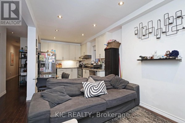 Primary Bedroom - 20 Ashdale Avenue, Toronto, ON M4L2Y7 Photo 4