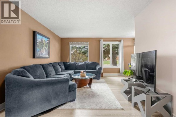 Dining room - 20 Bedwood Hill Ne, Calgary, AB T3K1L9 Photo 4
