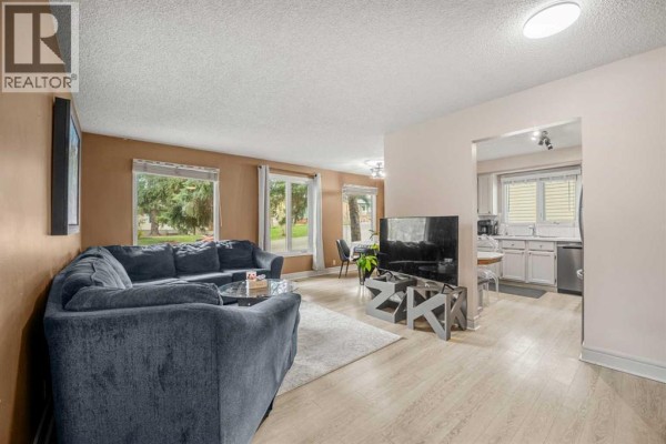 Primary Bedroom - 20 Bedwood Hill Ne, Calgary, AB T3K1L9 Photo 5
