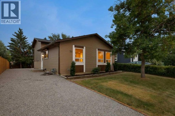 Primary Bedroom - 20 Bernard Way Nw, Calgary, AB T3K2B9 Photo 5