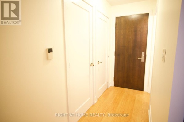 814 - 20 Blue Jays Way, Toronto, ON, photo 2