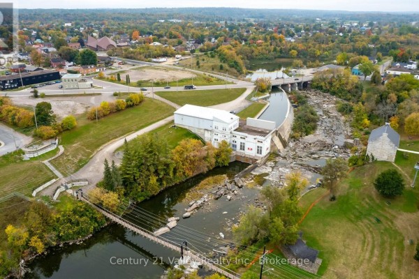 20 Bridge Street, Renfrew, ON K7V3R2 Photo 4
