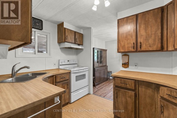 20 Cameron Drive, Oro Medonte, ON L0L1T0 Photo 5