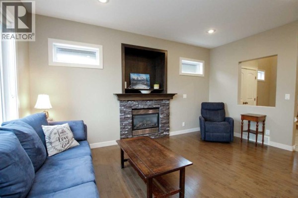 Dining room - 20 Connaught Crescent, Red Deer, AB T4P0K3 Photo 4