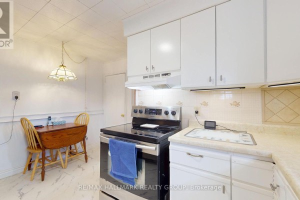 Kitchen - 20 Crawford Street, Brockville, ON K6V1S3 Photo 5