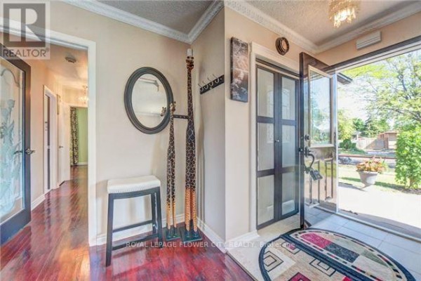 20 Dorward Drive, Toronto, ON M9V2J6 Photo 2