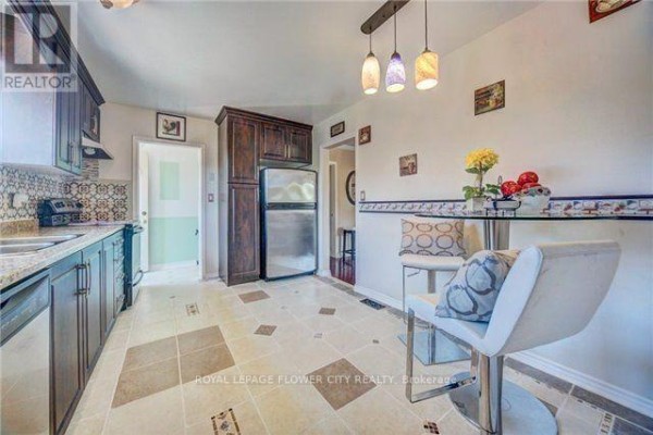 20 Dorward Drive, Toronto, ON M9V2J6 Photo 4